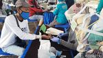 Nah Loh! Ratusan Wisatawan Puncak Jalani Rapid Test Massal