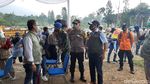 Nah Loh! Ratusan Wisatawan Puncak Jalani Rapid Test Massal