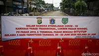 Camat Pasar Minggu Arief Wibowo membenarkan adanya tiga pedagang di pasar tersebut yang terpapar Corona. Menurutnya, pada Kamis (18/6) hasil tes swab dari tiga pedagang itu keluar.
