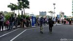 Penampakan Antrean Panjang Masuk Mal Kokas