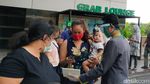 Penampakan Antrean Panjang Masuk Mal Kokas
