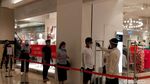 Penampakan Antrean Panjang Masuk Mal Kokas