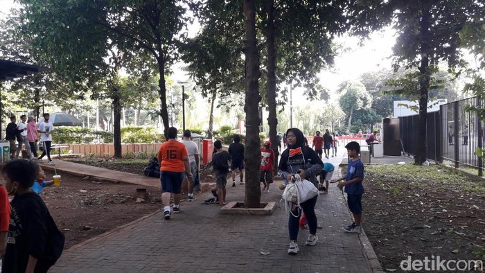 Pengunjung Kompleks GBK, Sabtu (20/6/2020).