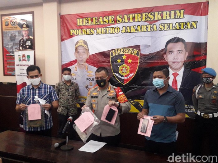 Polres Jaksel menangkap pelaku begal pesepeda di Panglima Polim (M Ilman Nafian/detikcom)