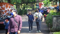 Pantauan detikcom di lokasi, Sabtu (20/6/2020), gerbang utama TMR mulai dibuka pukul 08.00 WIB. Tampak warga mulai berdatangan dengan berjalan kali, menggunakan sepeda, dan kendaraan bermotor.