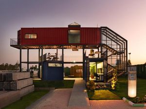 Unik! Gedung Kantor Ini Dibuat dari Bekas Kontainer