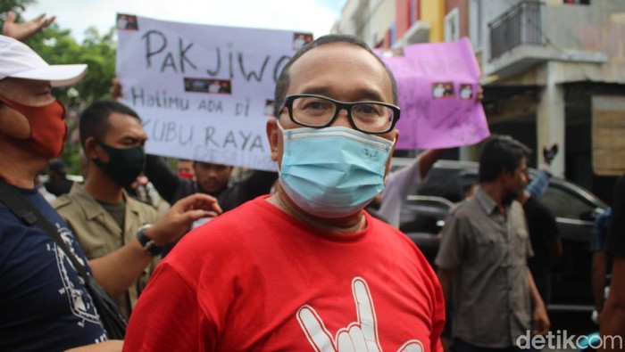 Wakil Bupati (Wabup) Kubu Raya, Sujiwo, berencana mengundurkan diri dari jabatannya (Adi Saputro/detikcom)
