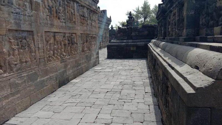 Abu Merapi di Borobudur Abu Merapi di Borobudur