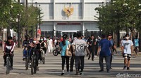 Kawasan GBK yang kerap menjadi pilihan tempat berolahraga di luar ruangan (outdoor) kembali ramai oleh warga usai Pemprov DKI Jakarta melakukan pelonggaran pembatasan di masa PSBB transisi.