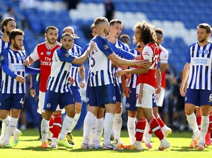Cekik Lawan, Gelandang Arsenal Bebas Sanksi FA?