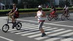 CFD Dibuka Lagi, Warga Ramai-ramai Bersepeda di Bundaran HI