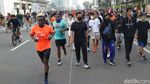 CFD Dibuka Lagi, Warga Ramai-ramai Bersepeda di Bundaran HI