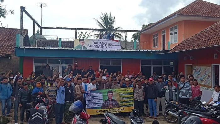 Dadang Supriatna bertemu dengan warga