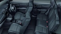 Honda CR-V Black Edition ini dijual di Jepang. Mobil ini dijual mulai dari 3.774.100 yen (Rp 497 juta) untuk model 1.5L dengan konfigurasi penggerak roda depan lima kursi. Sementara Honda CR-V e:HEV EX Black Edition bisa ditebus dengan mahar 4.338.400 yen (Rp 571 juta). Untuk pilihan konfigurasi all wheel drive tersedia untuk semua varian dengan biaya tambahan. Foto: Dok. Honda