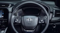 Fitur lainnya pada Honda CR-V Black Edition di antaranya setir dengan fitur penghangat hingga jok belakang dengan penghangat untuk tipe Masterpiece. Foto: Dok. Honda