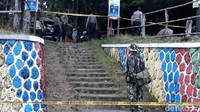 Luthfi sebelumnya telah menjelaskan peristiwa itu terjadi pada pukul 10.20 WIB siang tadi. Saat itu, anggota Polres Karanganyar bersama sejumlah relawan melakukan kegiatan susur Gunung Lawu untuk bersih-bersih jalur pendakian.