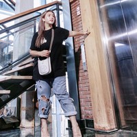 Aksi sosial yang dilakukan oleh Maharani bersama Raffi Ahmad dan Nagita Slavina ini diharapkan dapat membantu dan menjadi penyemangat untuk memasuki era new normal saat ini. Semoga kegiatan positif seperti ini dapat menjadi sebuah inspirasi bagi siapapun dari semua kalangan untuk senantiasa memberikan support kepada sesama, jelas Maharani dalam video Youtube Rans Entertainment. Foto: Instagram @maharanikemala