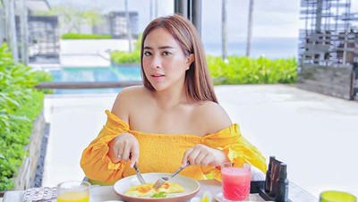 8 Potret Cantik Pengusaha Bali yang Bagi-bagi Mobil Bareng Raffi Ahmad
