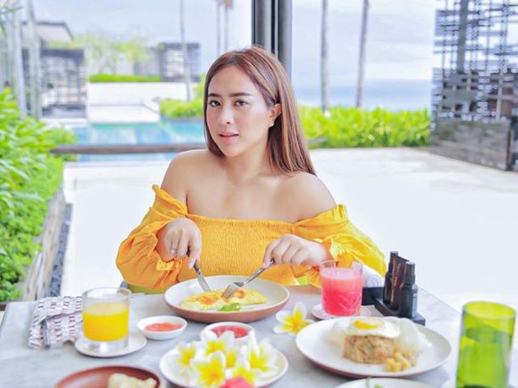 8 Potret Cantik Pengusaha Bali yang Bagi-bagi Mobil Bareng Raffi Ahmad