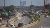 Meski begitu, ia juga mengakui tentu ada beberapa kendala kecil yang ditemui terkait COVID-19 tersebut. Demikian pula dengan rencana menyambung kereta cepat Jakarta-Bandung hingga Surabaya. Progres proyek satu ini sudah masuk ke dalam tahap studi kelaikan untuk menilai berbagai jenis kesiapan yang dibutuhkan. Salah satu opsi yang tengah dibahas ialah mengenai operasional kereta cepat ke Surabaya ini nantinya seperti apa. Kemungkinan untuk ke Surabaya konsepnya akan sedikit berbeda dengan Jakarta-Bandung yakni bukan kereta cepat melainkan kereta semi cepat.