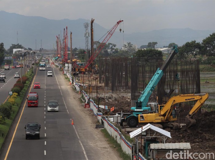 Pembangunan kereta cepat Jakarta-Bandung terus berlangsung meski di tengah pandemi Corona. Proyek kereta cepat ini pun direncanakan akan tembus hingga Surabaya.