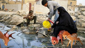 Saya mencoba mentransfer tragedi-tragedi ini menjadi gambar-gambar artistik sehingga saya menyampaikan pesan dengan cara yang menarik dan mempesona. tulisnya di Boredpanda. (Foto: Mokhallad Habib)
