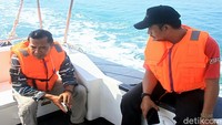 Kapal yang ditumpangi detikcom melesat dari Dermaga 1 PPN Palabuhanratu menuju titik koordinat sesuai di layanan Google Maps. 