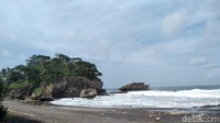 Pantai ini juga menjadi tempat wisata kemping bagi traveler. (Faizal Amiruddin/detikcom)