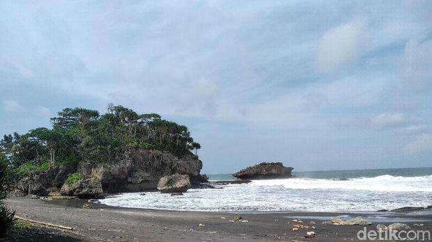 Pantai Madasari