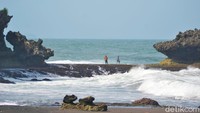 Ada gosong pasir yang bisa kamu nikmati di Pantau Madasari. (Faizal Amiruddin/detikcom)