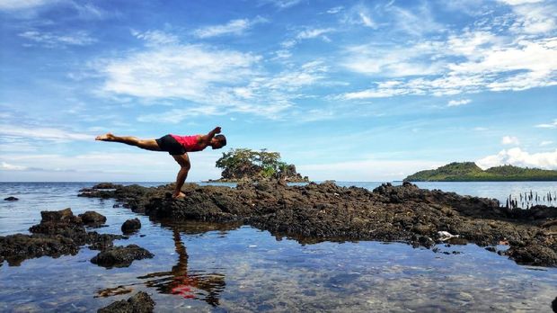 Pantai pasir putih di Polewali Mandar