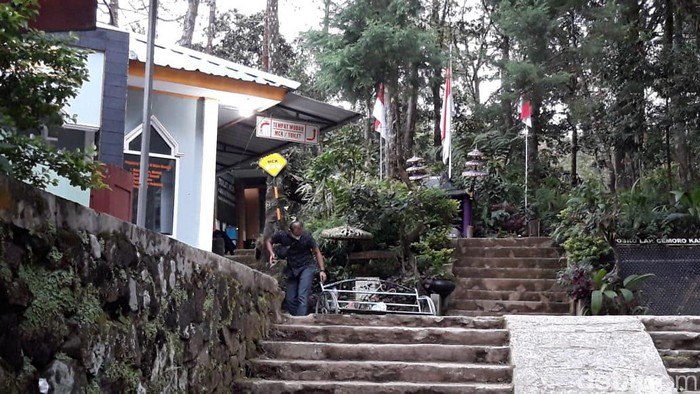 Pintu masuk jalur pendakian Gunung Lawu, Cemoro Kandang, Tawangmangu, Karanganyar, Minggu (21/6/2020).