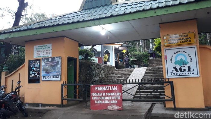 Pintu masuk jalur pendakian Gunung Lawu, Cemoro Kandang, Tawangmangu, Karanganyar, Minggu (21/6/2020).