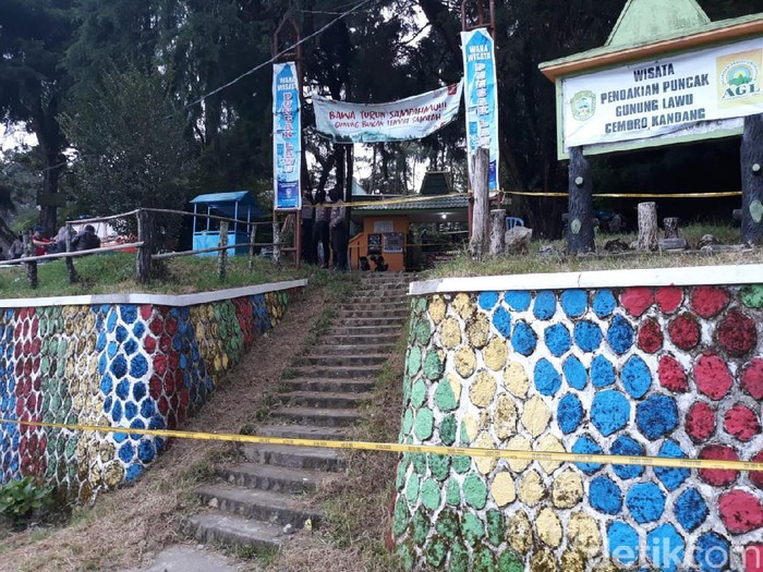 Pintu masuk jalur pendakian Gunung Lawu, Cemoro Kandang, Tawangmangu, Karanganyar, Minggu (21/6/2020).