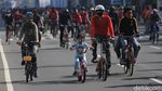 Potret Anak-anak Wara-wiri di CFD Jakarta