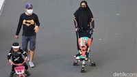 Meski begitu, ada pula orang tua yang beralasan mengajak anak CFD untuk menyenangkan sang buah hati yang telah beberapa waktu belakangan ini tidak keluar rumah imbas pandemi COVID-19.