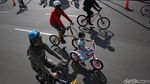 Potret Anak-anak Wara-wiri di CFD Jakarta