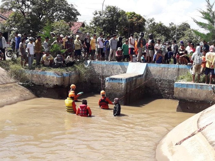 Proses pencarian Tarjono yang hilang di Brebes, Kamis (11/6/2020).