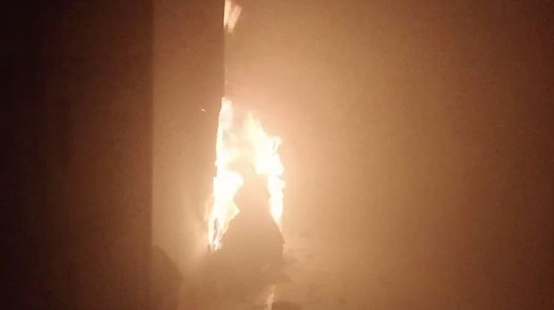 Ruangan pelayanan Kantor Bea Cukai Ambon terbakar. (Foto: Muslimin Abbas/detikcom)