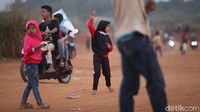 Kawasan itu diketahui telah beberapa kali ditutup oleh Satpol PP Kota Depok terkait penerapan pembatasan sosial berskala besar (PSBB). 