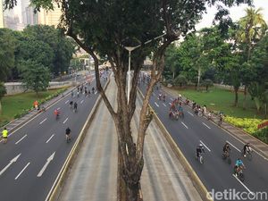 CFD di Semanggi, Pesepeda Masuk Jalur Pejalan Kaki Kena Tegur Satpol PP