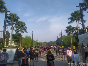 Minggu Pagi, Pengunjung GBK Tertib Antre Masuk Ring Road
