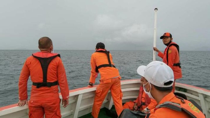 Tim SAR cari kapal mati mesin di laut Tapteng (dok. Istimewa)