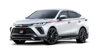 Aksesori tambahan Toyota Harrier ini meliputi paket body kit dan velg. Body kit meliputi bumper depan, skirt, dan difuser belakang yang besar. Foto: Autoblog