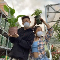 Para fans semakin yakni bahwa keduanya memang sedang menjalin hubungan romantis. Tentu banyak penggemar yang iri dengan kisah hubungan mereka yang tidak biasa ini. Foto: Instagram/Twitter