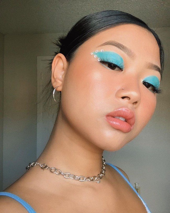 Terlihat jika wanita tersebut punya ketertarikan dengan makeup karena sering unggah selfie dengan riasan unik. Foto: Instagram/Twitter