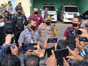 Wakapolres Karanganyar Tangkis Serangan OTK Pakai Tongkat Pendaki