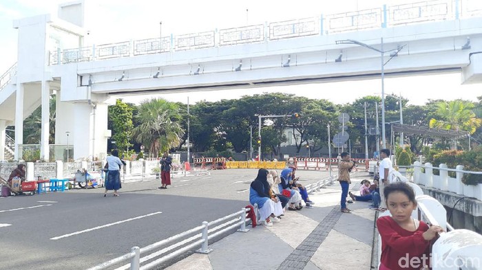 warga surabaya yang lihat gerhana matahari