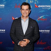 6. Ty BurrellTy Burrell adalah ayah dua anak perempuan. Karena perannya sebagai ayah tiga anak di Modern Family, tak heran jika ia juga dianggap bapak-bapak seksi dan berhasil menempati urutan keenam. Getty Images