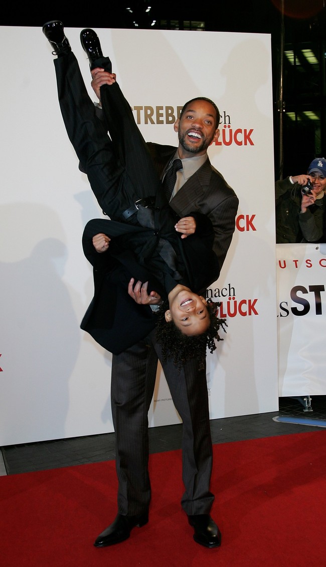 9. Will SmithWill Smith masih memiliki imej keren di mata publik. Ia pun terpilih sebagai ayah terseksi dalam daftar ini. Will diketahui merupakan ayah dari dua anak yang juga jadi selebriti yakni Jaden dan Willow.Foto: Getty Images/Andreas Rentz